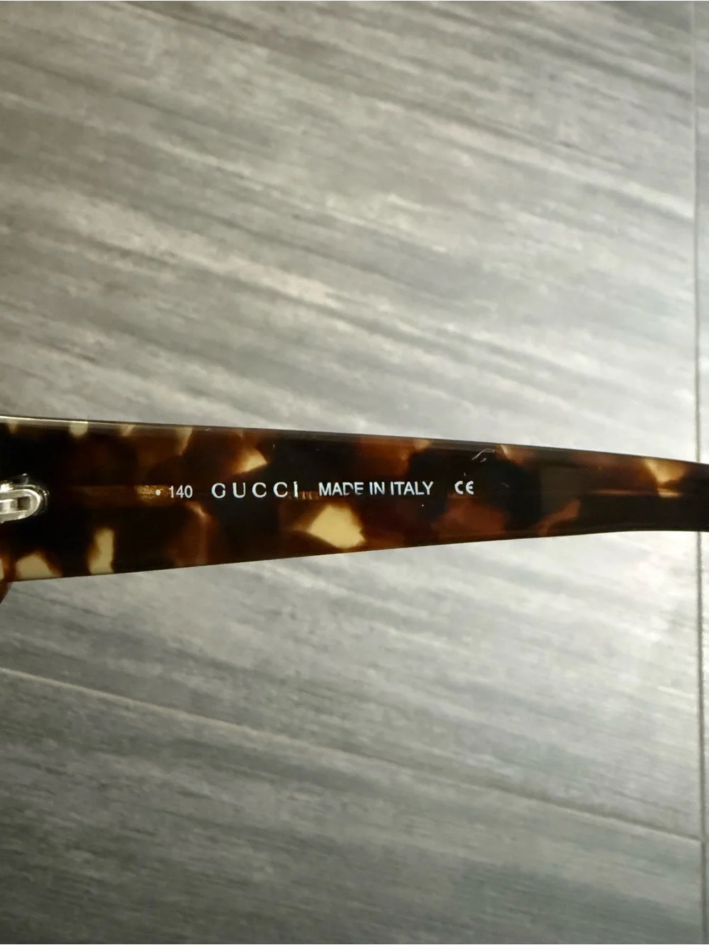 Gucci Tortoiseshell Sunglasses Frame with Gold Logo Plaque - Vintage 90’s/Y2K